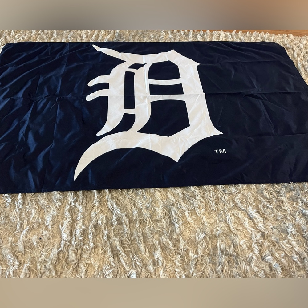 MLB Detroit Tigers 3x5 Banner Flag.  100% Poly. Grommets.   Officially Licensed